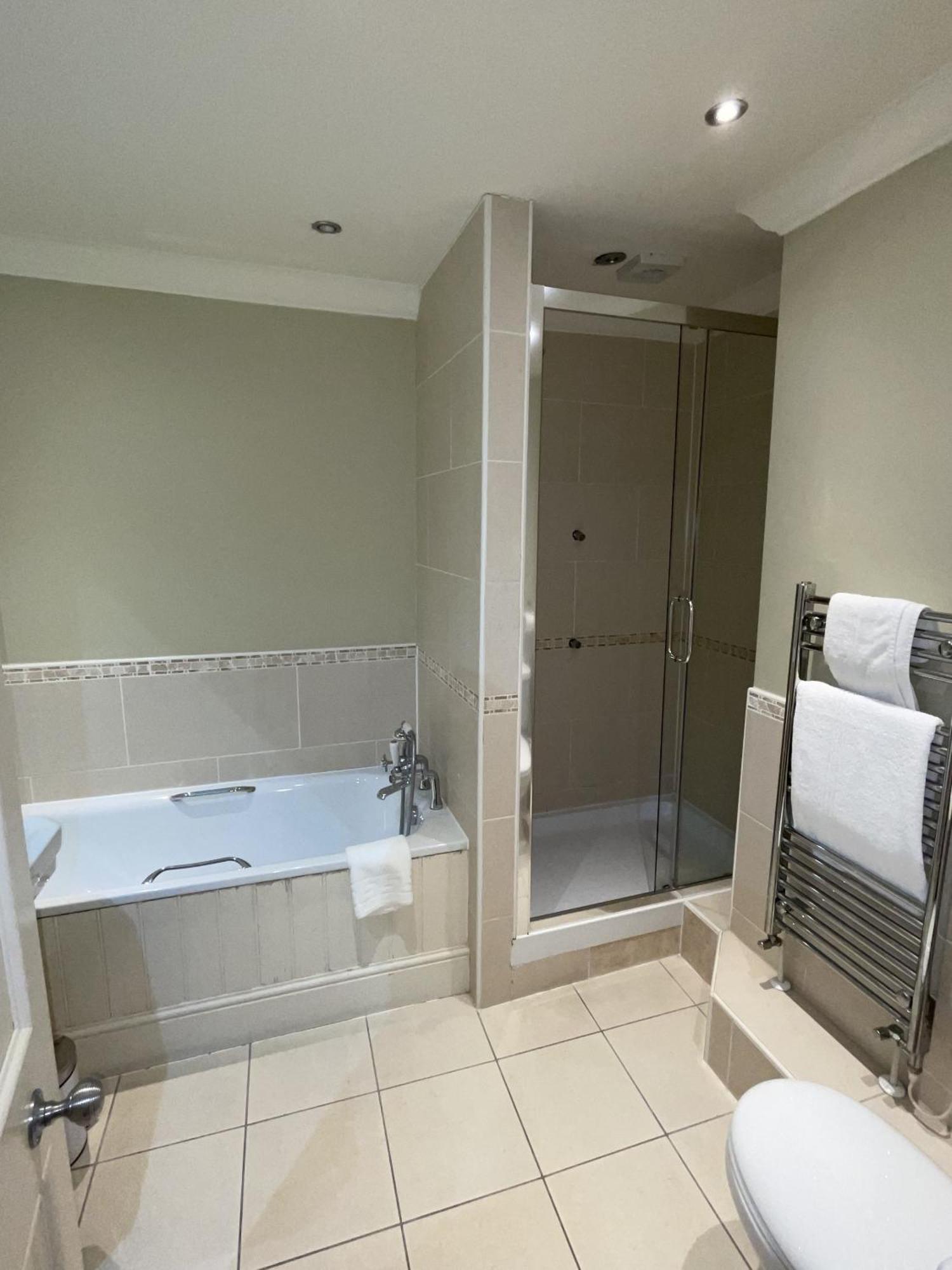 The Commercial Bar & Hotel Chester Quarto foto