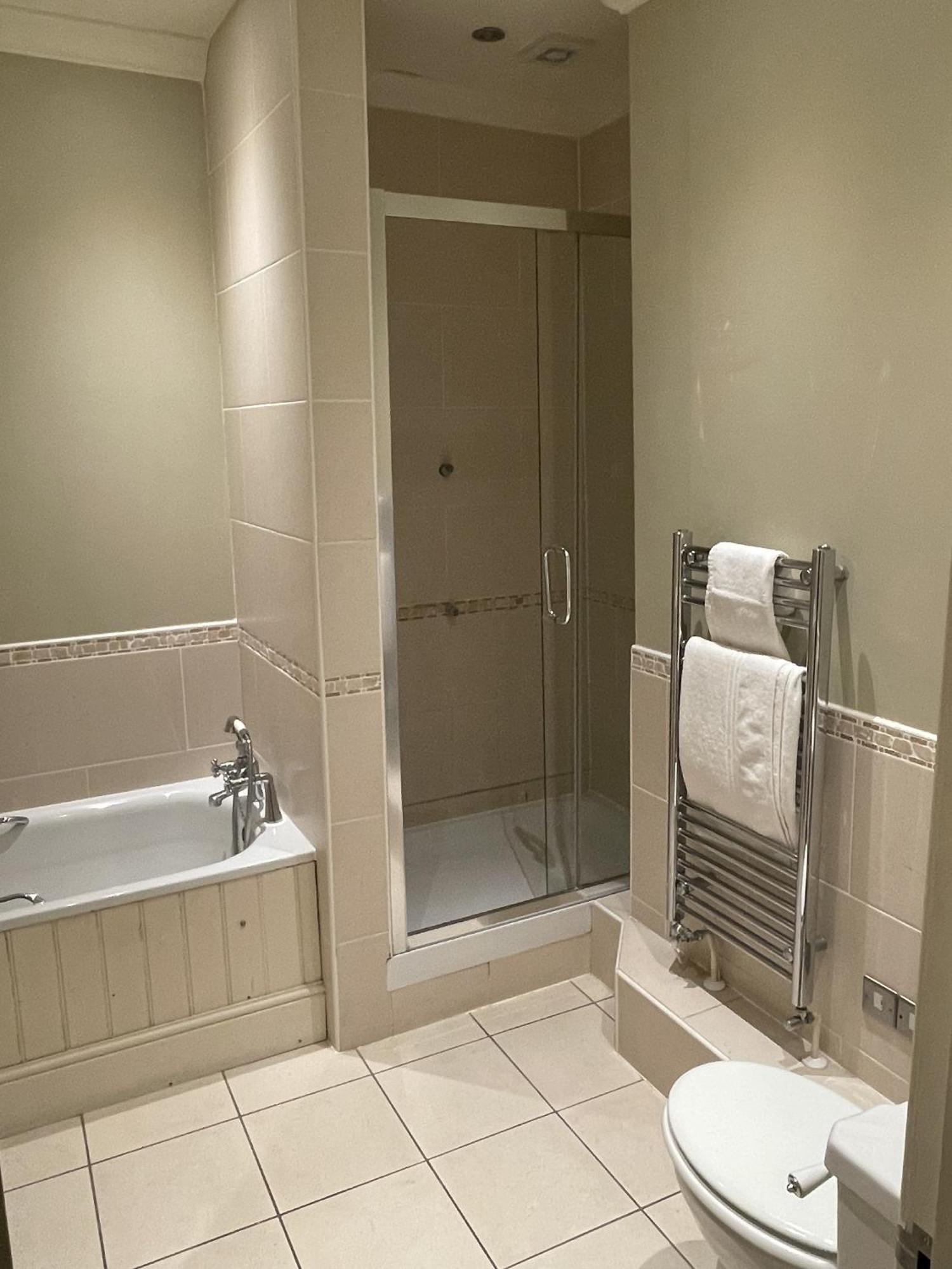 The Commercial Bar & Hotel Chester Quarto foto