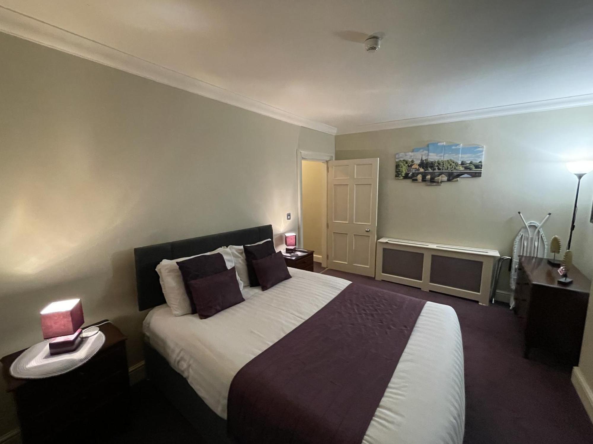 The Commercial Bar & Hotel Chester Quarto foto