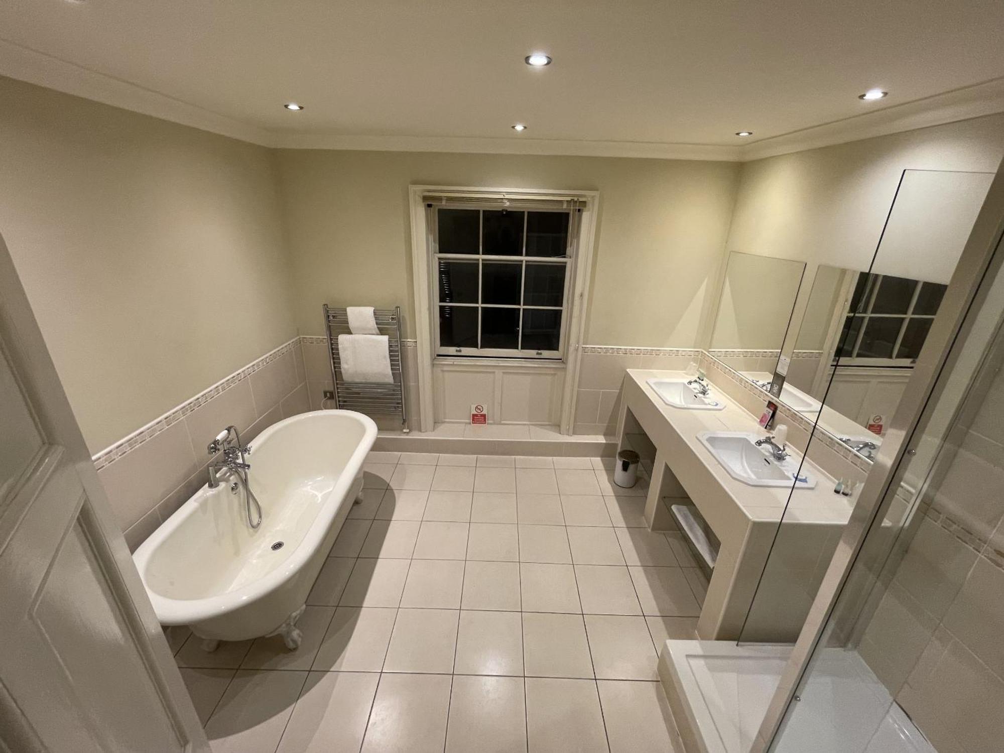 The Commercial Bar & Hotel Chester Quarto foto